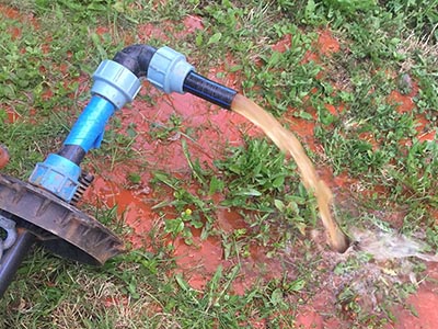 вода с песком из скважины